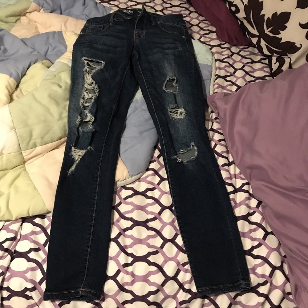 dark wash ripped skinny jeans